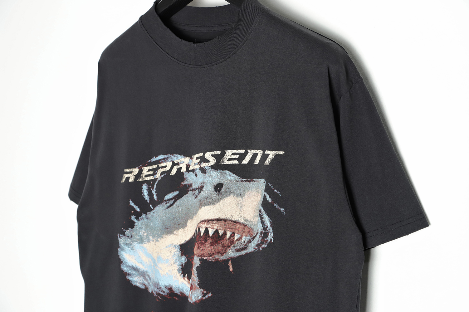 Represent Shark Distressed Wash Short Sleeves TSK1