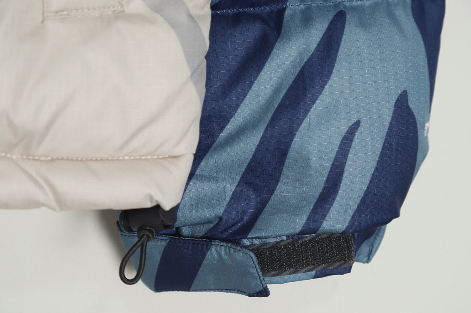 The North Face KAWS Joint 1996 American Edition Down Jacket TSK2