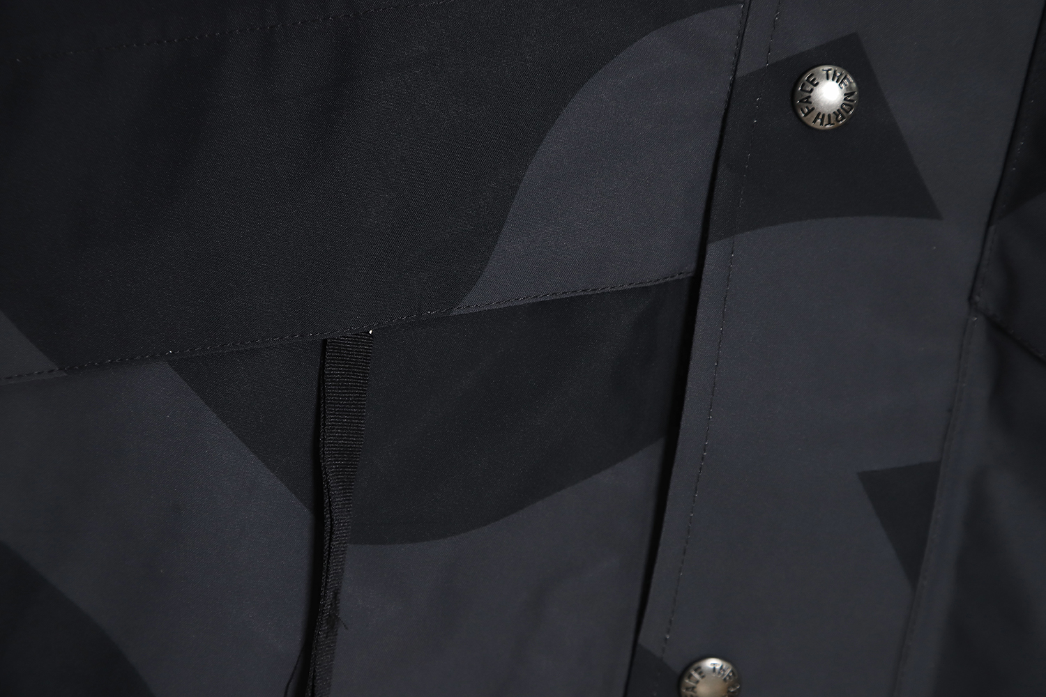THE NORTH FACE x XX KAWS joint FW22 outdoor color matching hard shell hooded jacket TSK1