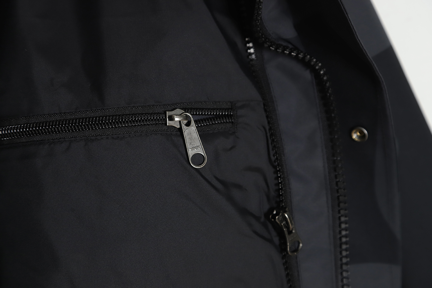 THE NORTH FACE x XX KAWS joint FW22 outdoor color matching hard shell hooded jacket TSK1