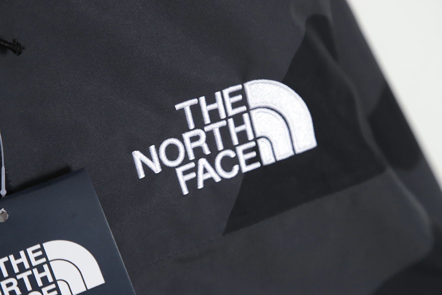 THE NORTH FACE x XX KAWS joint FW22 outdoor color matching hard shell hooded jacket TSK1