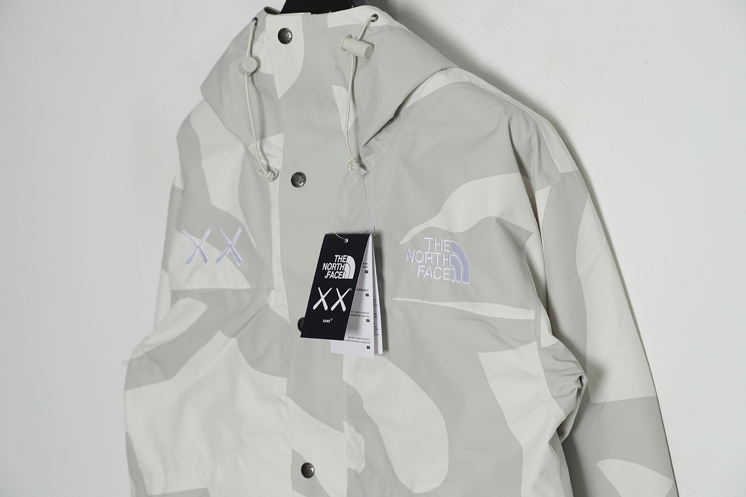 THE NORTH FACE x XX KAWS joint FW22 outdoor color matching hard shell hooded jacket