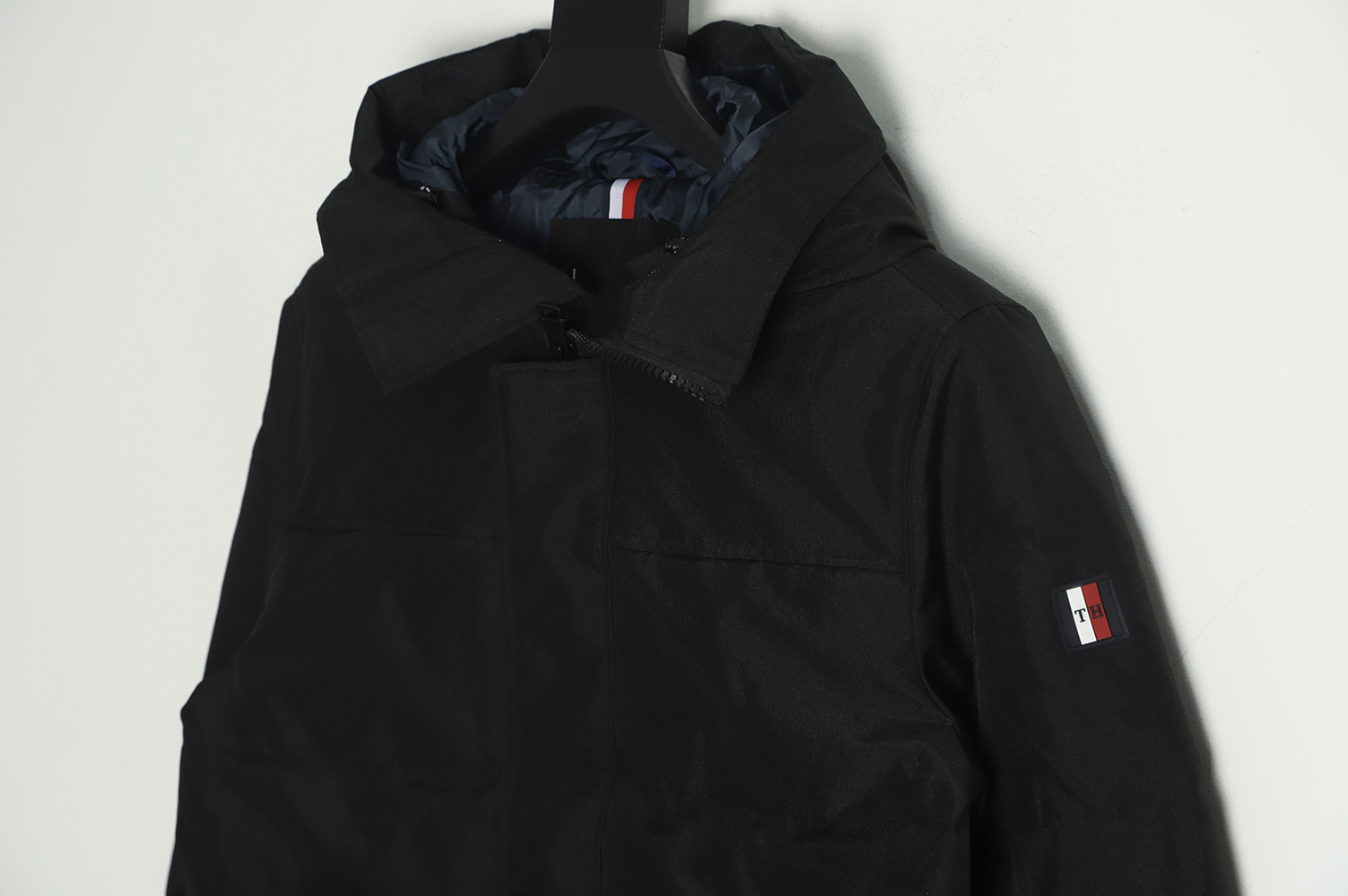 Tommy Hilfiger Rubberized Logo Drawstring Down Jacket TSK1