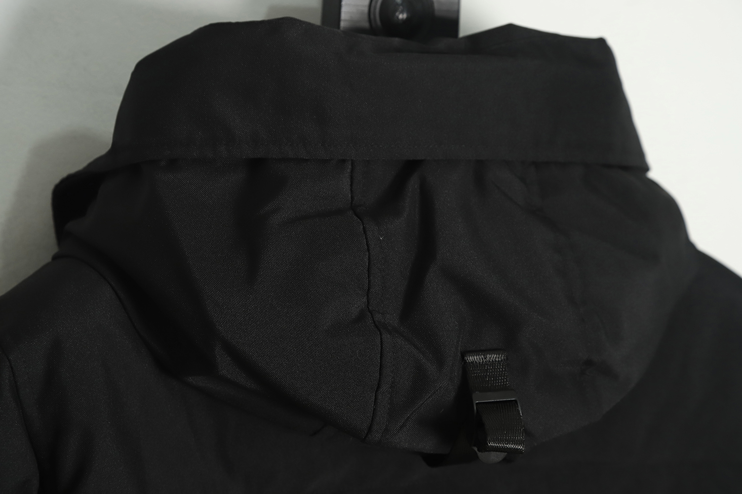 Tommy Hilfiger Rubberized Logo Drawstring Down Jacket TSK1