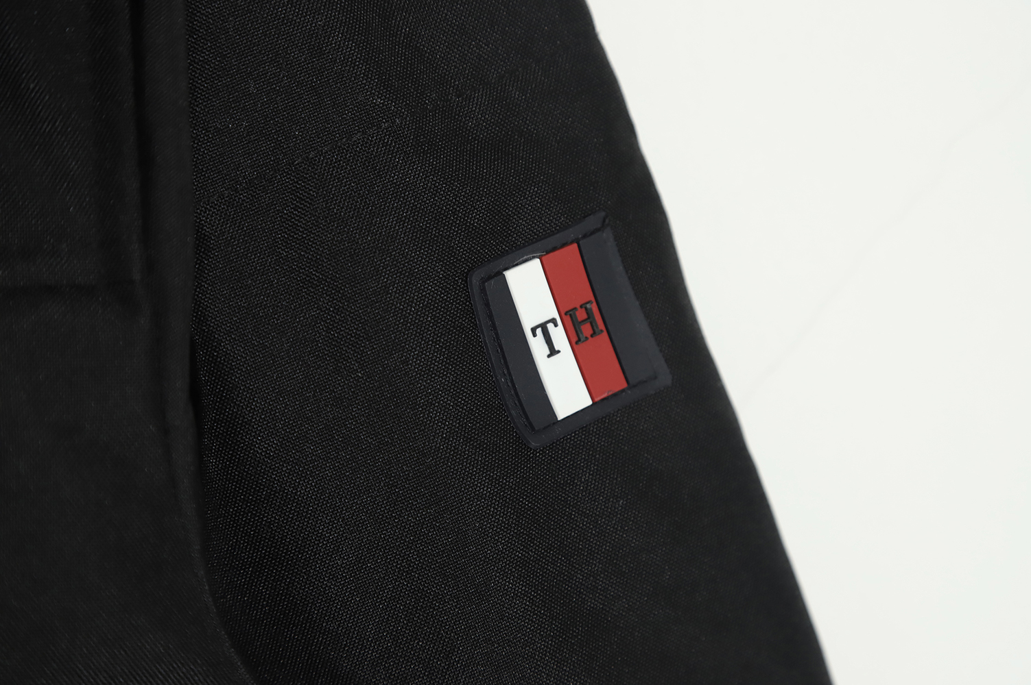 Tommy Hilfiger Rubberized Logo Drawstring Down Jacket TSK1