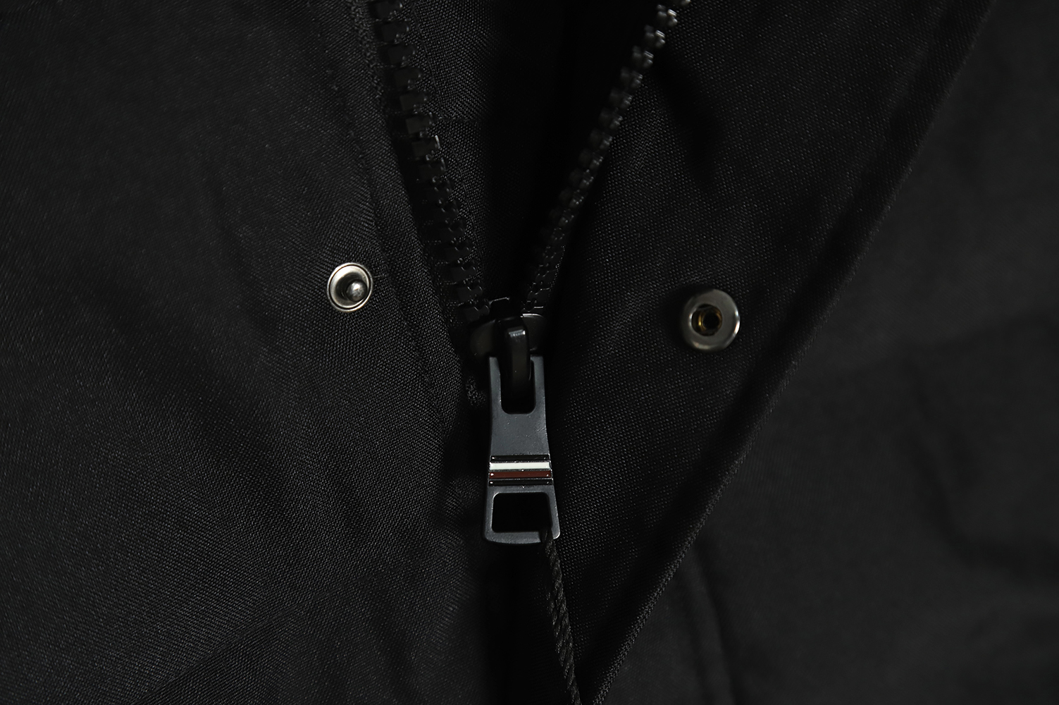 Tommy Hilfiger Rubberized Logo Drawstring Down Jacket TSK1