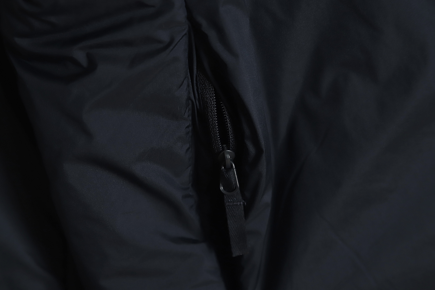 Arc'teryx ATOMARE 22FW paneled hooded padded jacket