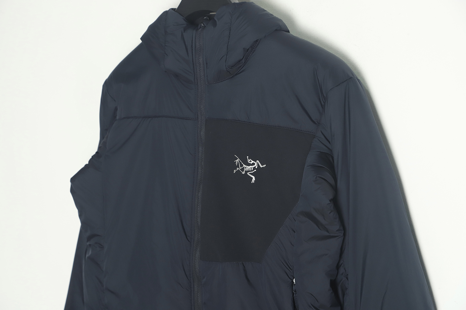 Arc'teryx ATOMARE 22FW paneled hooded padded jacket