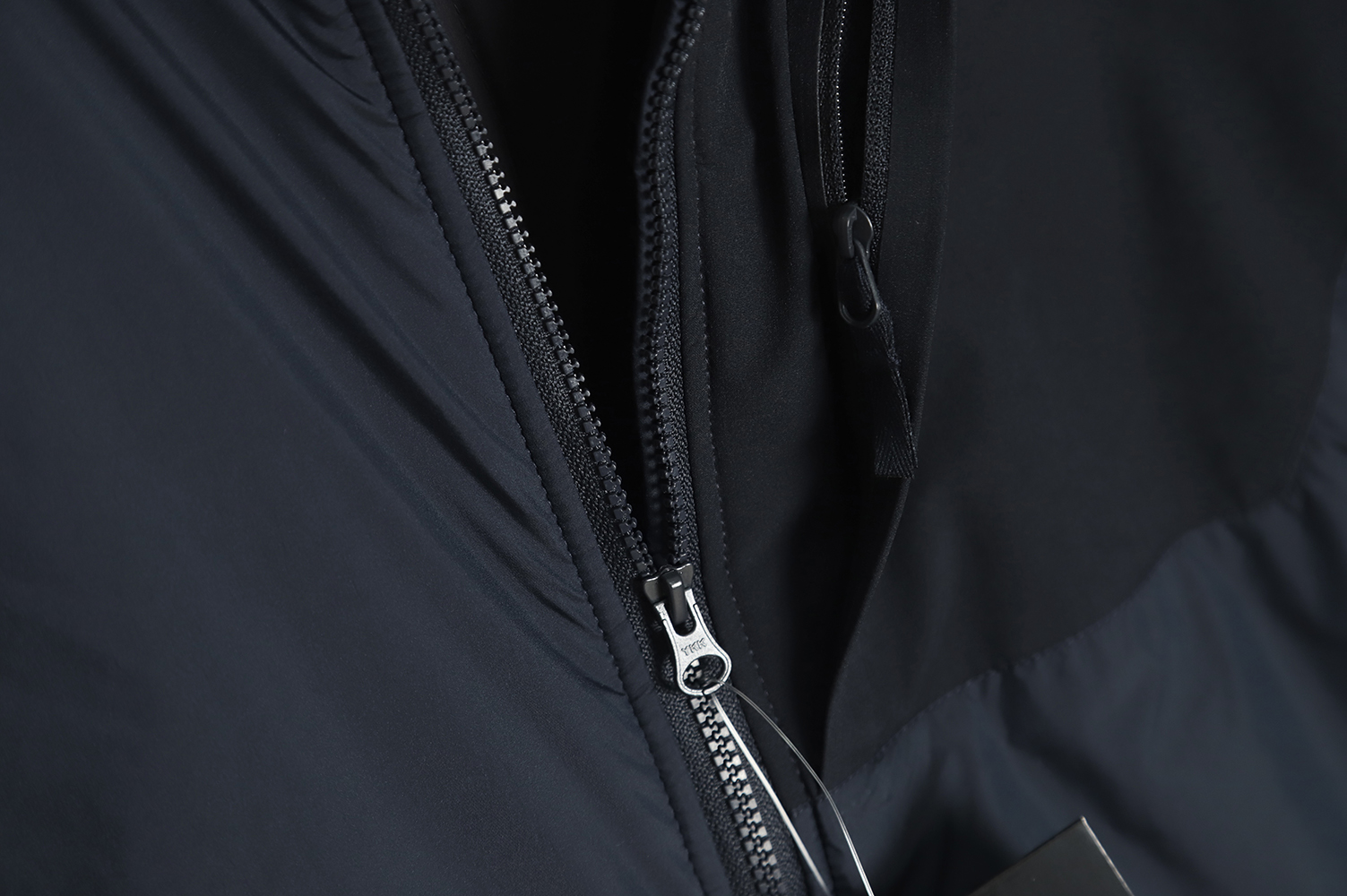 Arc'teryx ATOMARE 22FW paneled hooded padded jacket