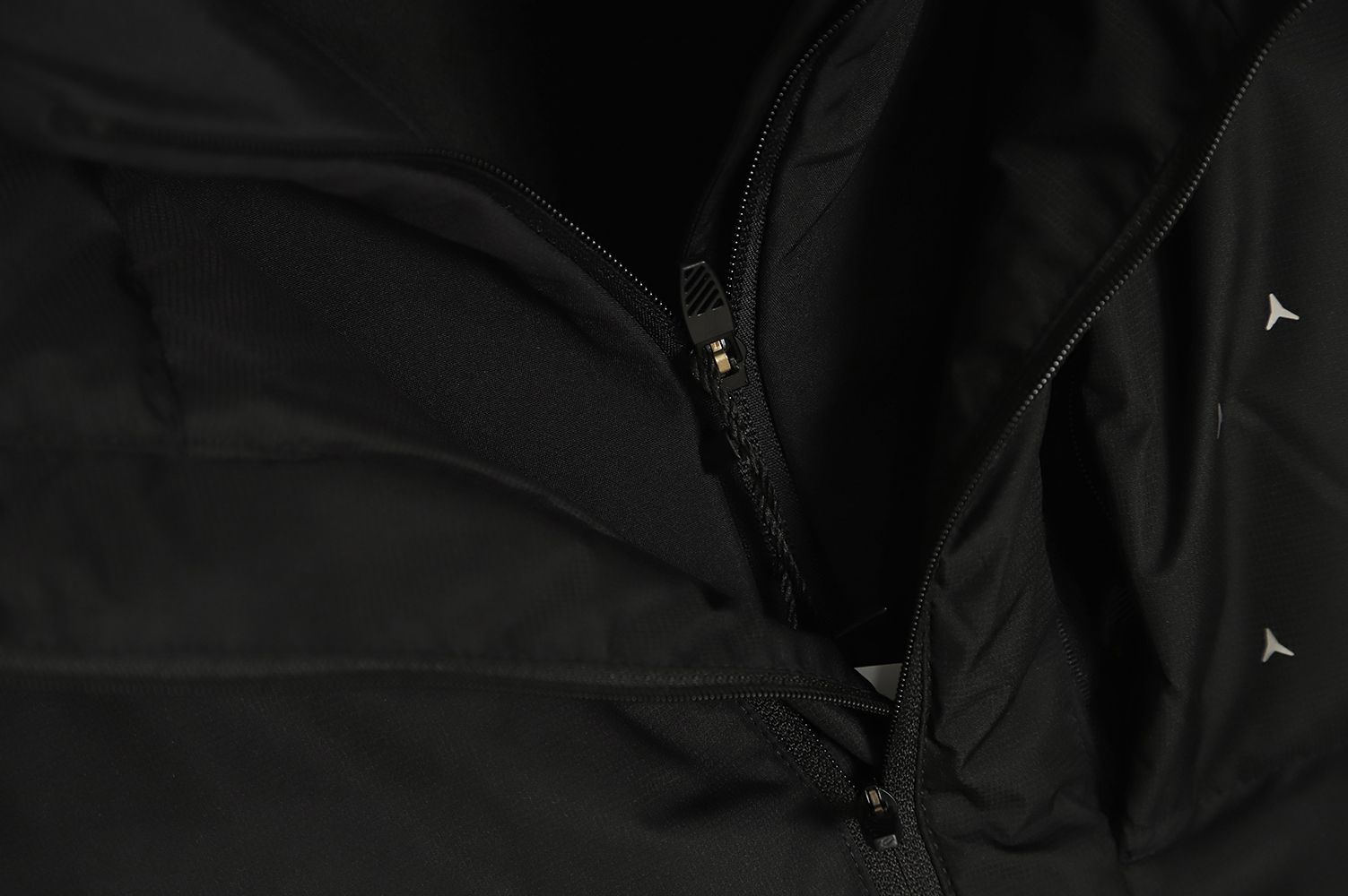DESCENTE Running 22 2-in-1 Jacket Black