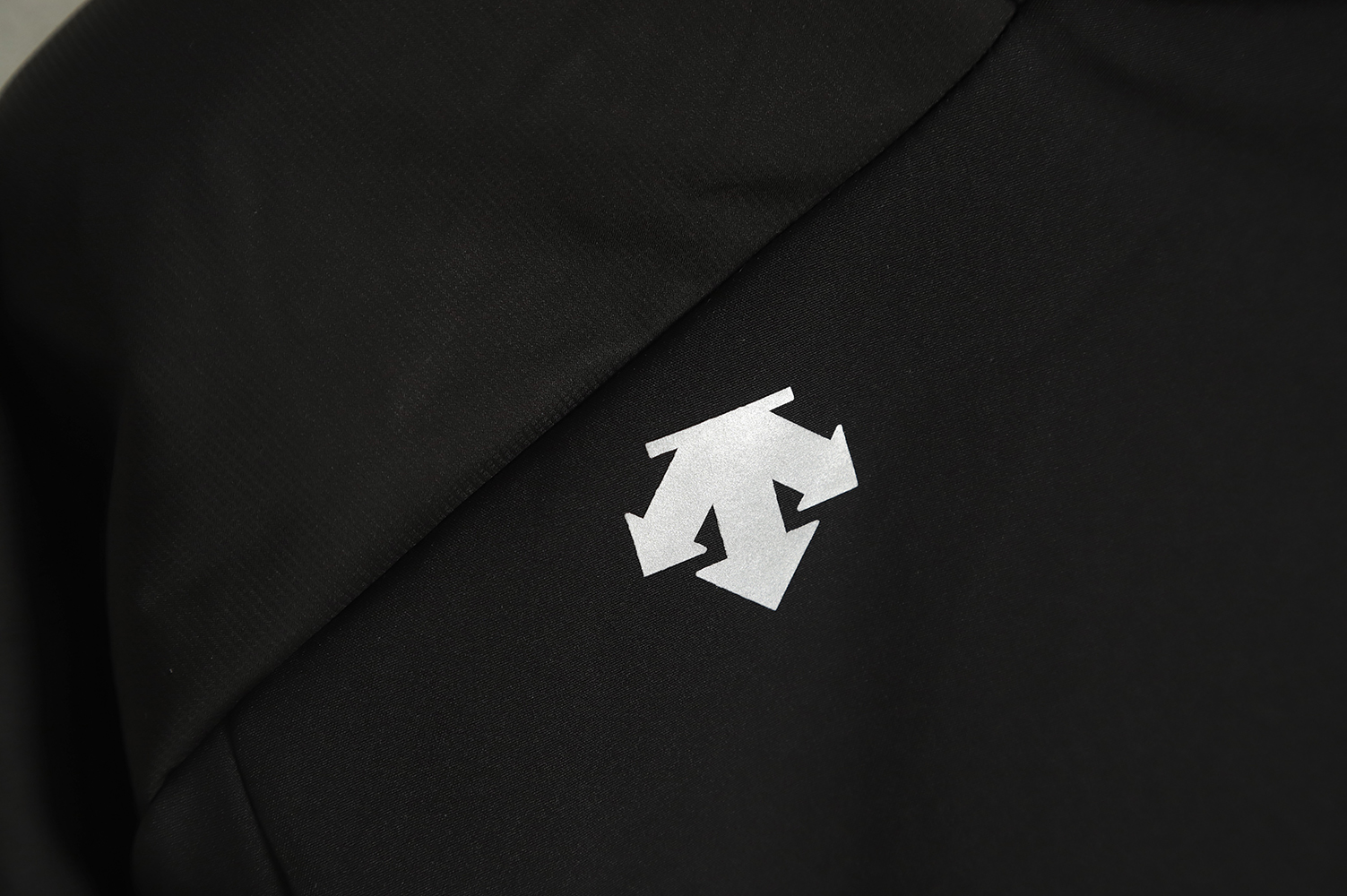 DESCENTE Running 22 2-in-1 Jacket Black