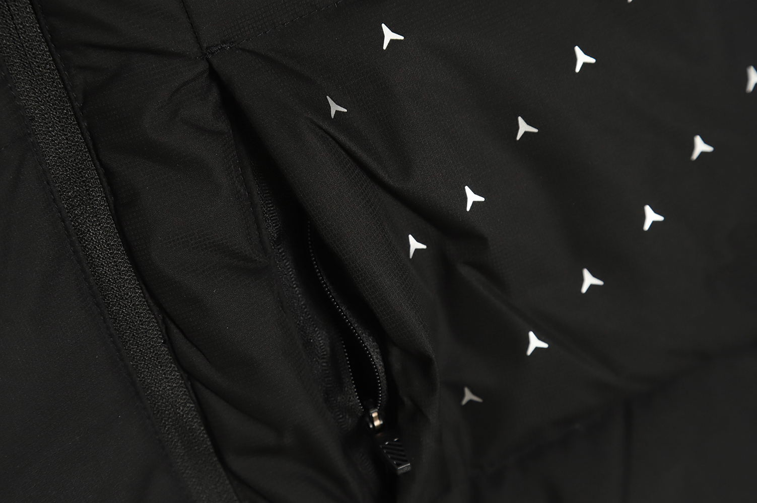 DESCENTE Running 22 2-in-1 Jacket Black