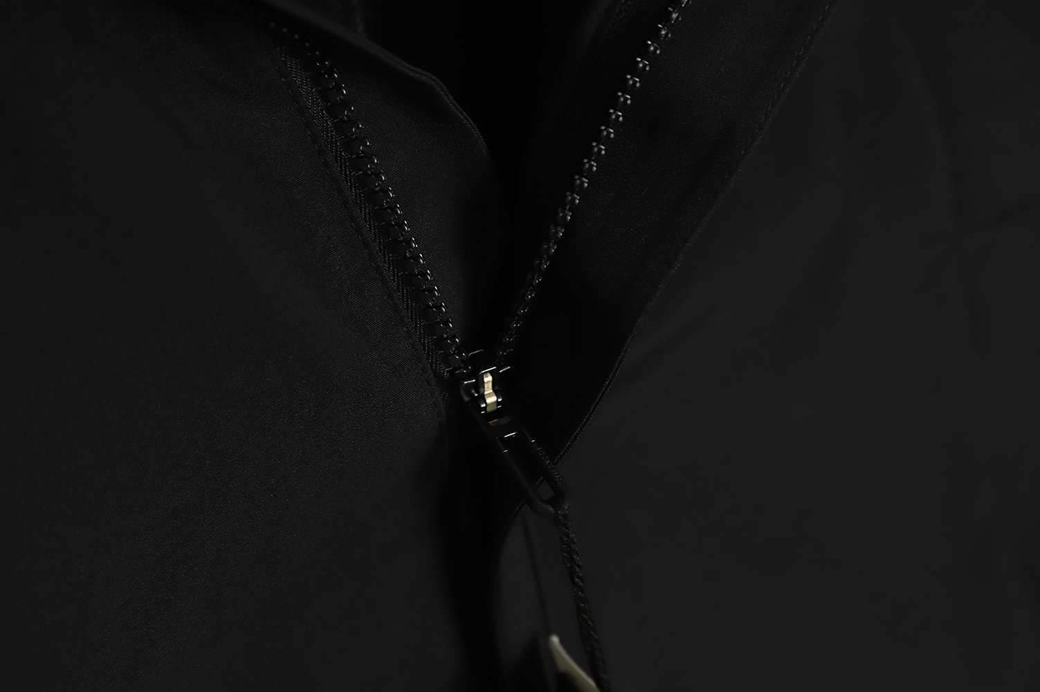 DESCENTE DUALIS urban business 22 new hooded plus fleece jacket Black