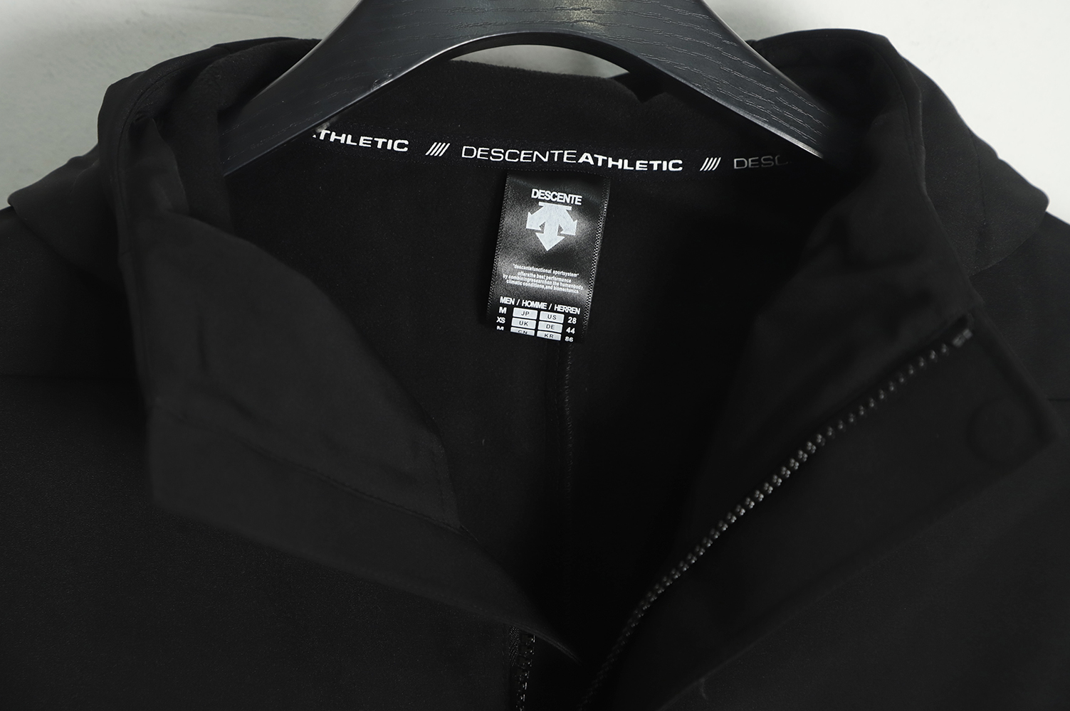 DESCENTE DUALIS urban business 22 new hooded plus fleece jacket Black