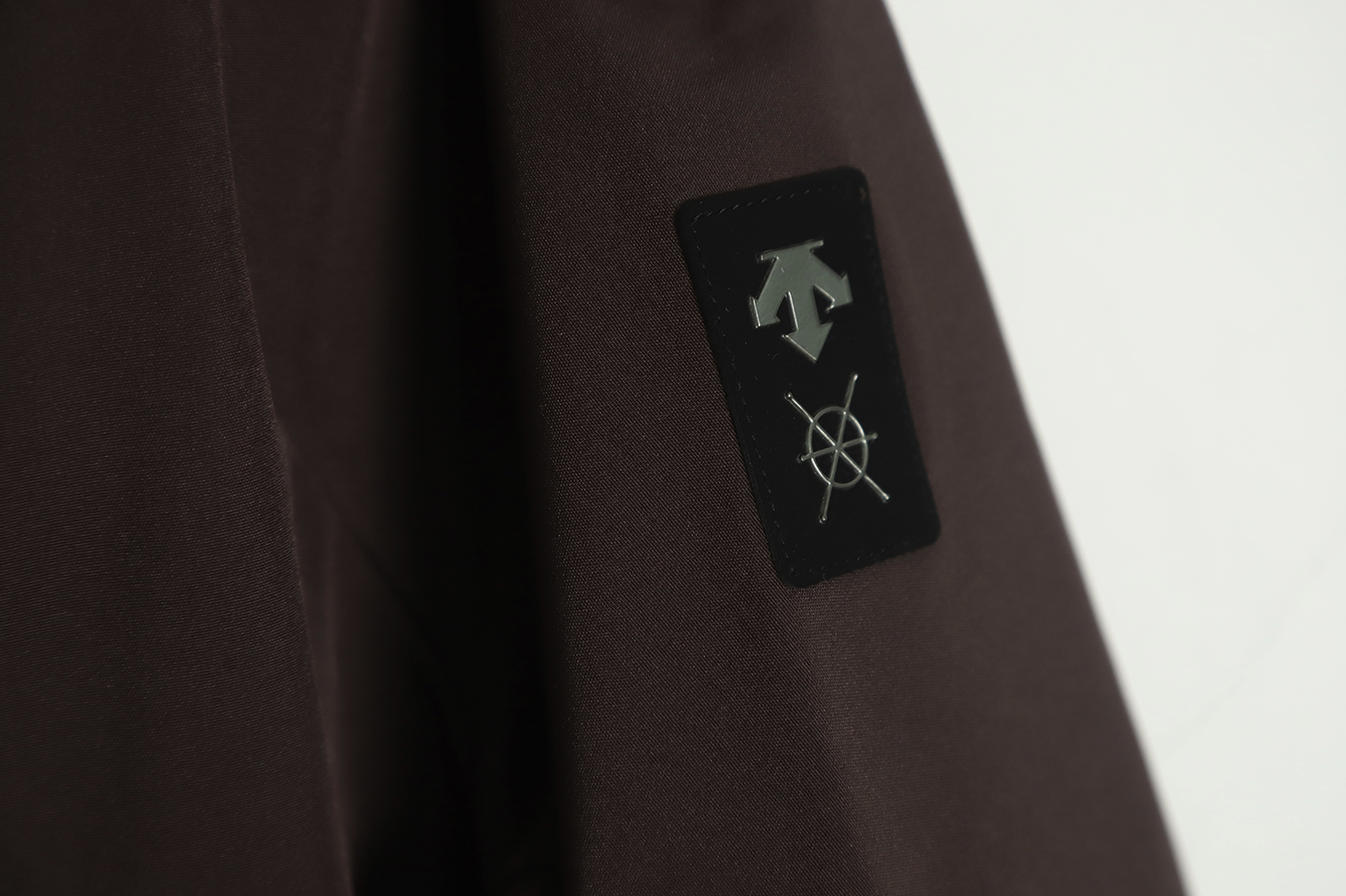 DESCENTE DUALIS urban business 22 new hooded plus fleece jacket Brown