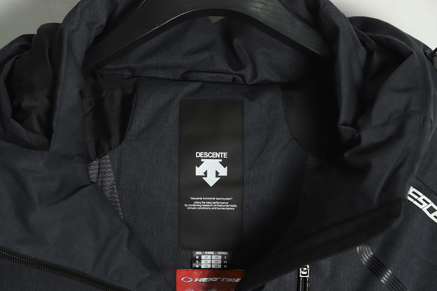 DESCENTE Hooded Cropped Down Jacket with Laminated Pockets Navy blue