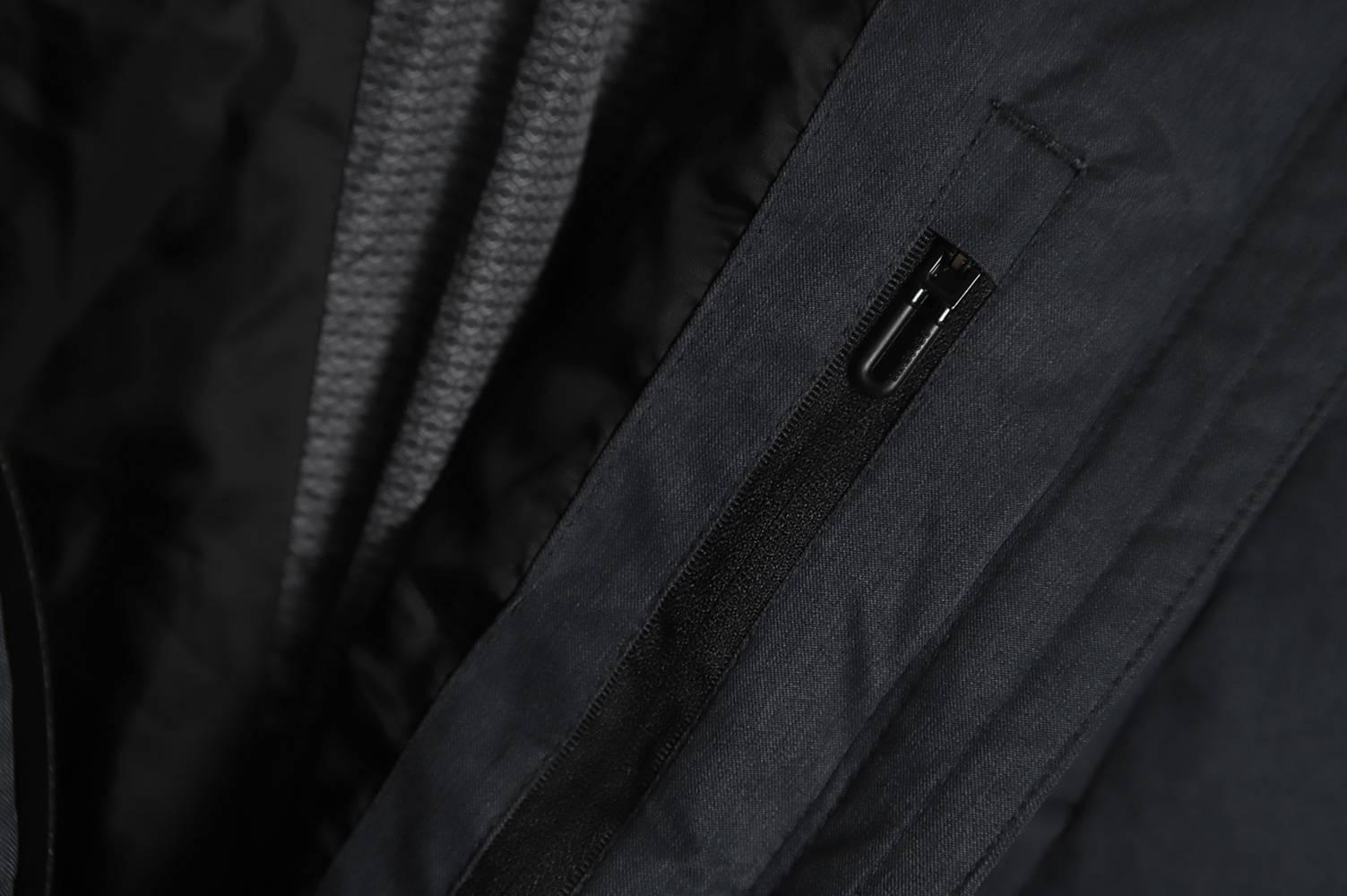 DESCENTE Hooded Cropped Down Jacket with Laminated Pockets Navy blue