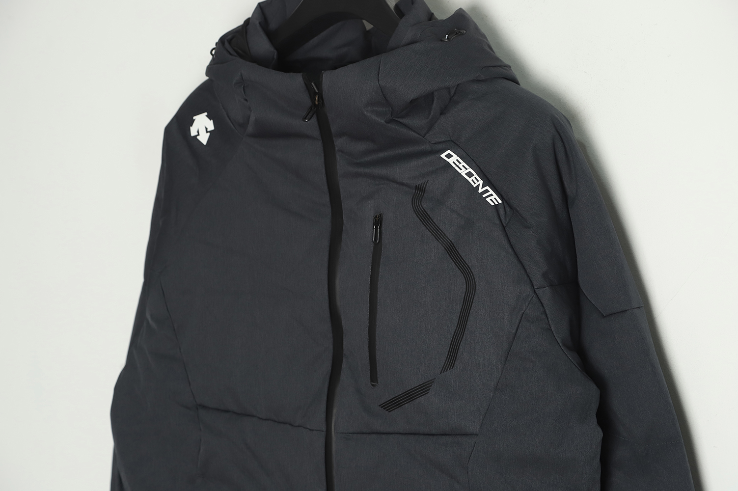 DESCENTE Hooded Cropped Down Jacket with Laminated Pockets Navy blue
