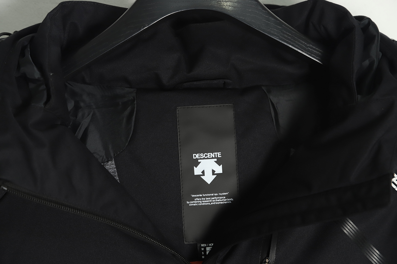 DESCENTE Hooded Cropped Down Jacket with Laminated Pockets Black