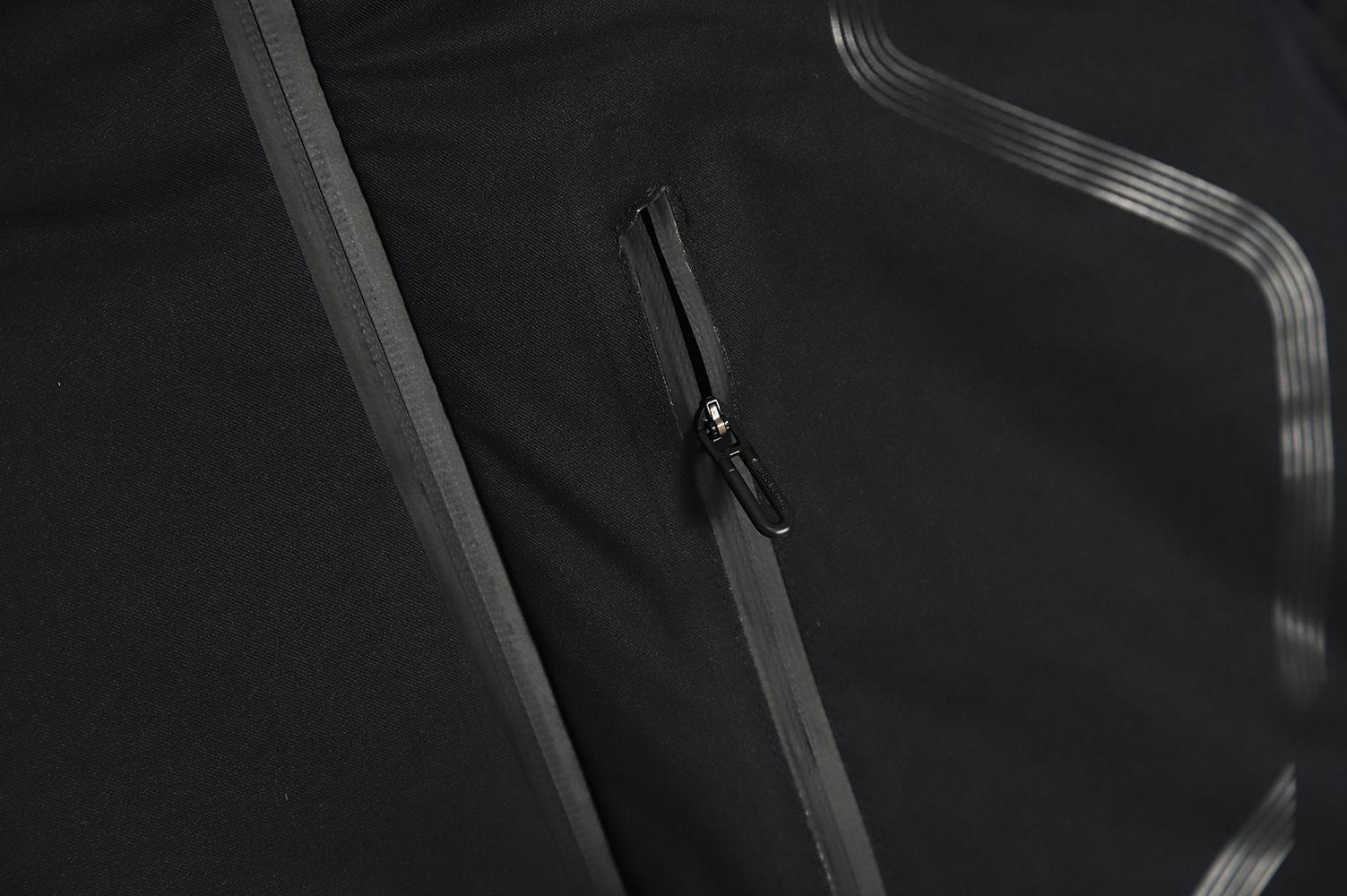 DESCENTE Hooded Cropped Down Jacket with Laminated Pockets Black
