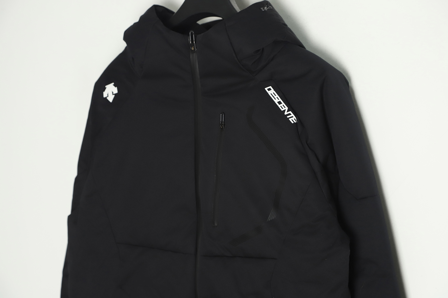 DESCENTE Hooded Cropped Down Jacket with Laminated Pockets Black