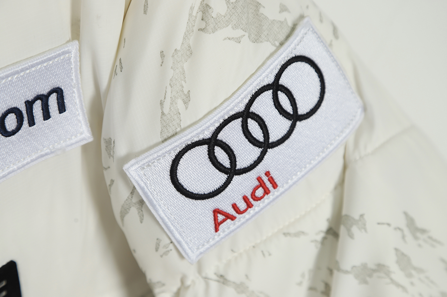 DESCENTE 22Fw Audi Multilabel Down Jacket Ivory