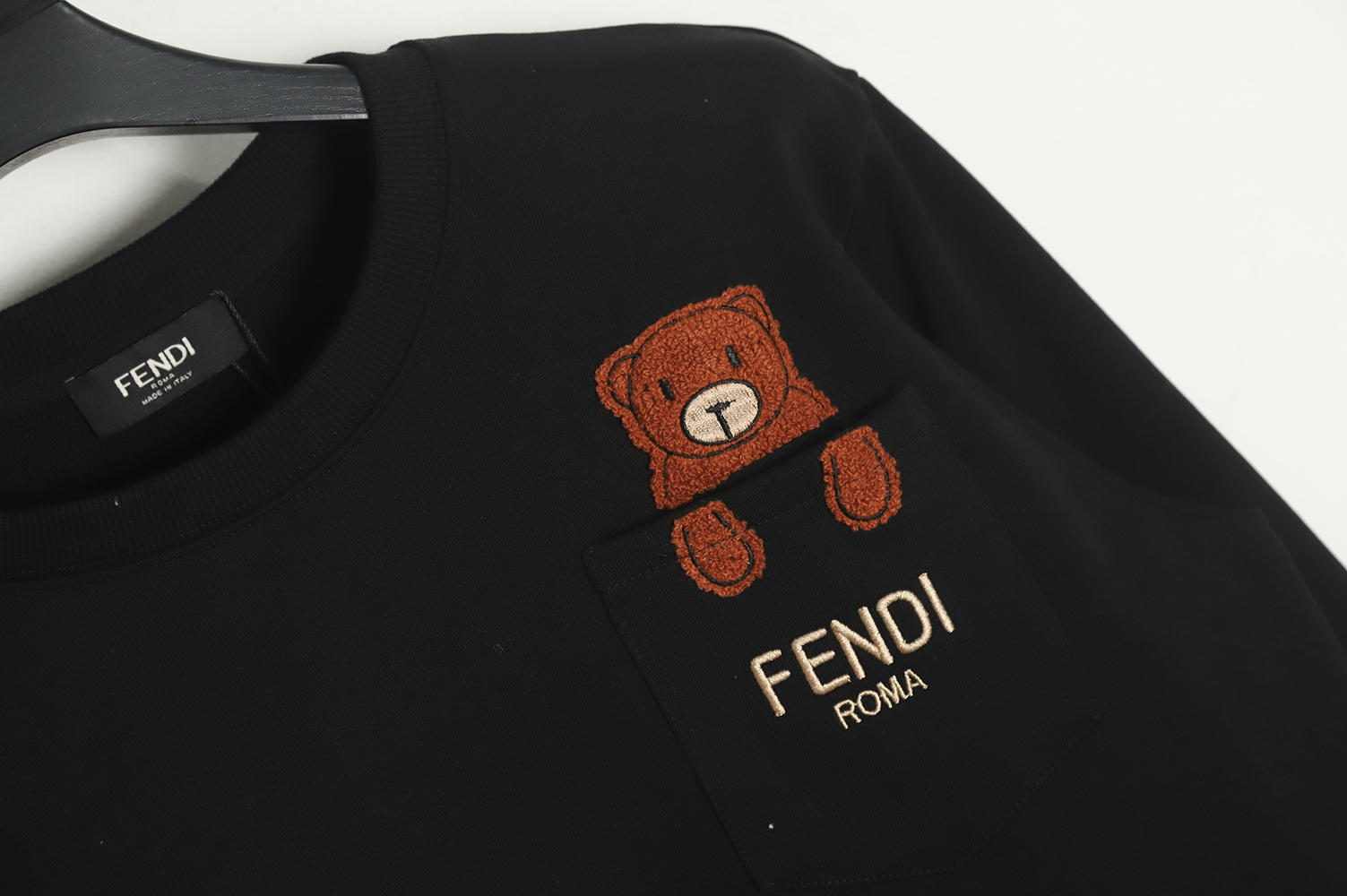 Fendi 22fw flocking bear embroidery logo round neck sweater TSK1
