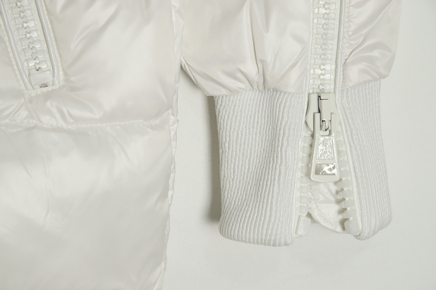 Moncler liriope series hooded diagonal zipper down jacket