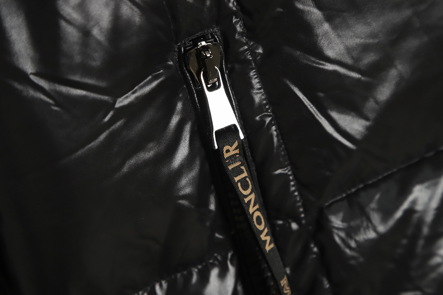Moncler 22GW women's long puffy jacket TSK2