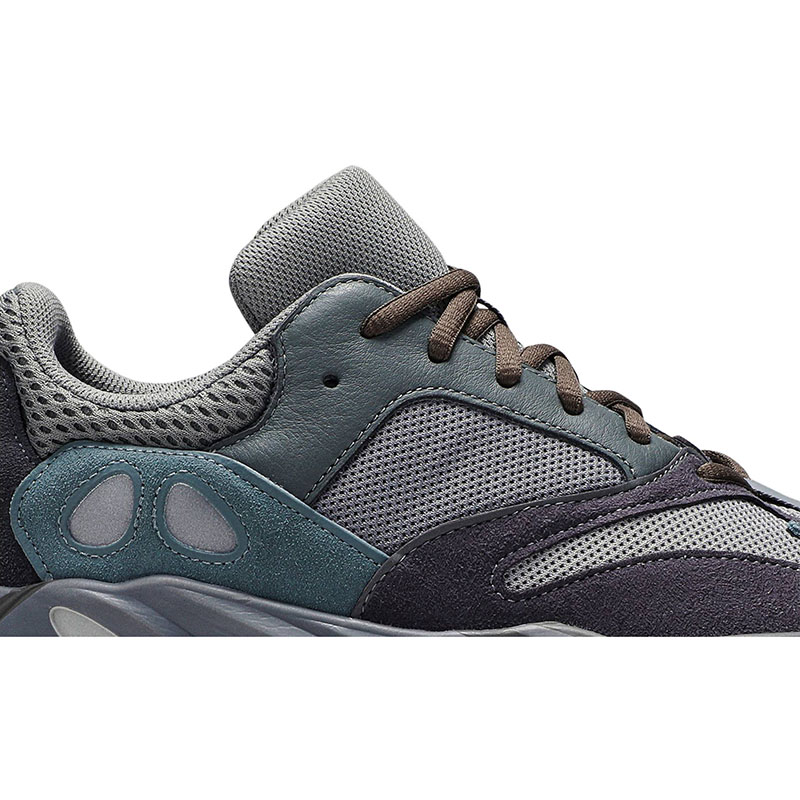 "Special Price" yeezy BOOST 700 
