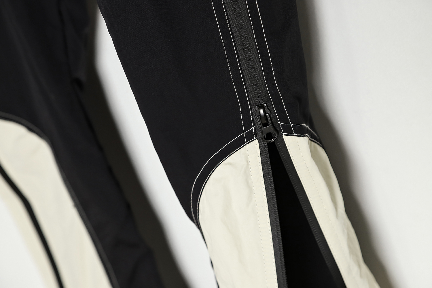 FAR.ARCHIVE Splicing zipper nylon technical trousers TSK1