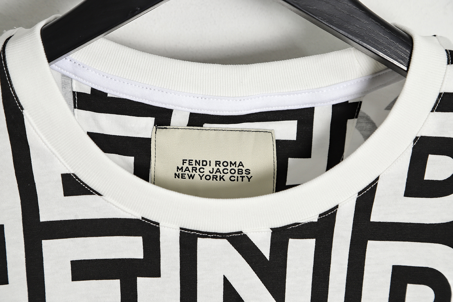 FENDI 23SS black and white full letter short-sleeved T-shirt