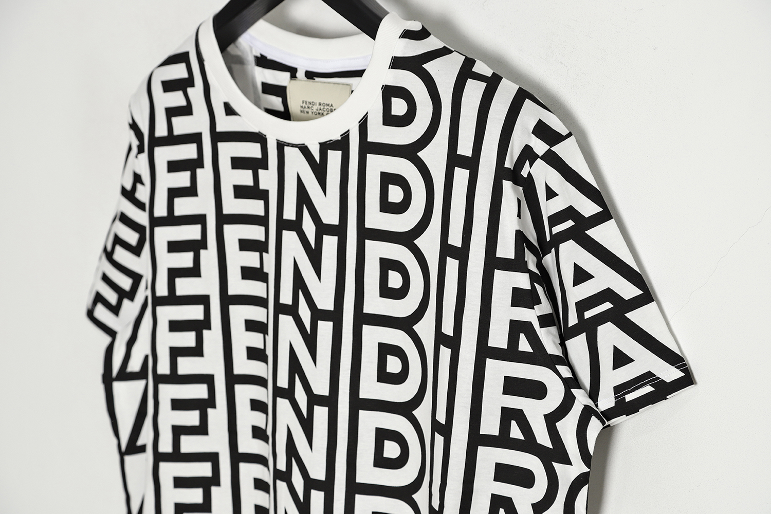 FENDI 23SS black and white full letter short-sleeved T-shirt