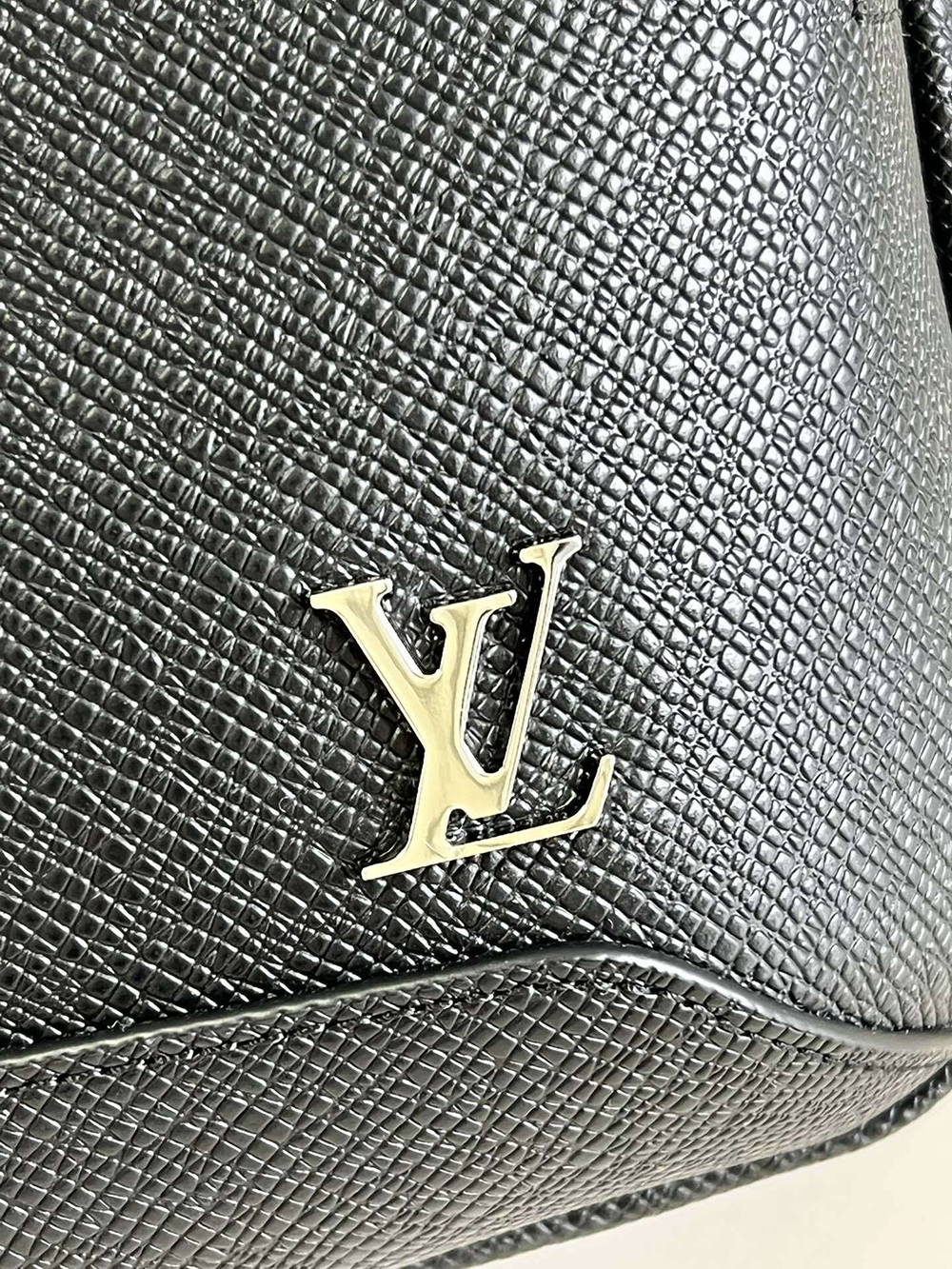 Louis Vuitton bags M30443 20x31x10cm