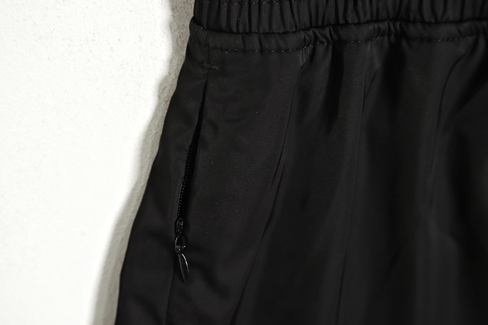 Represent 23ss angel embroidered shorts