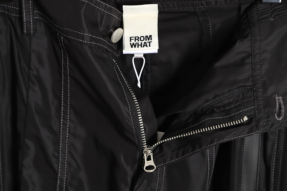 Far archive laminated zip trousers