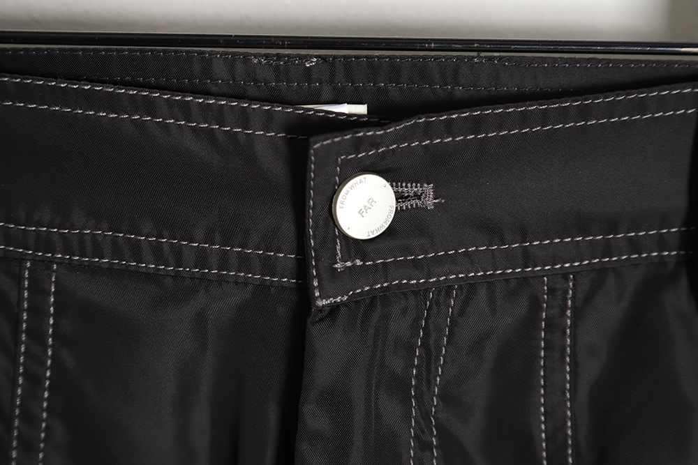 Far archive laminated zip trousers