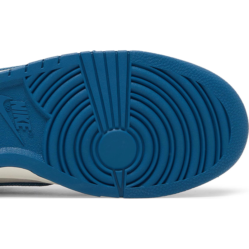 Dunk Low SE