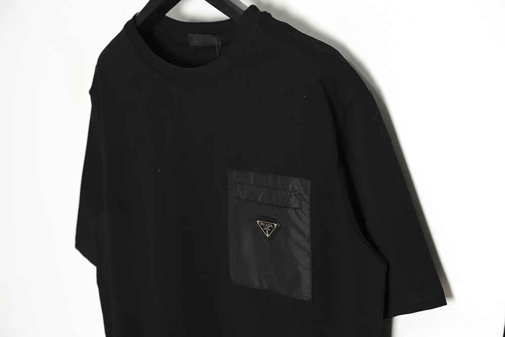 Prada 23ss spring and summer nameplate pocket triangle short-sleeved T-shirt