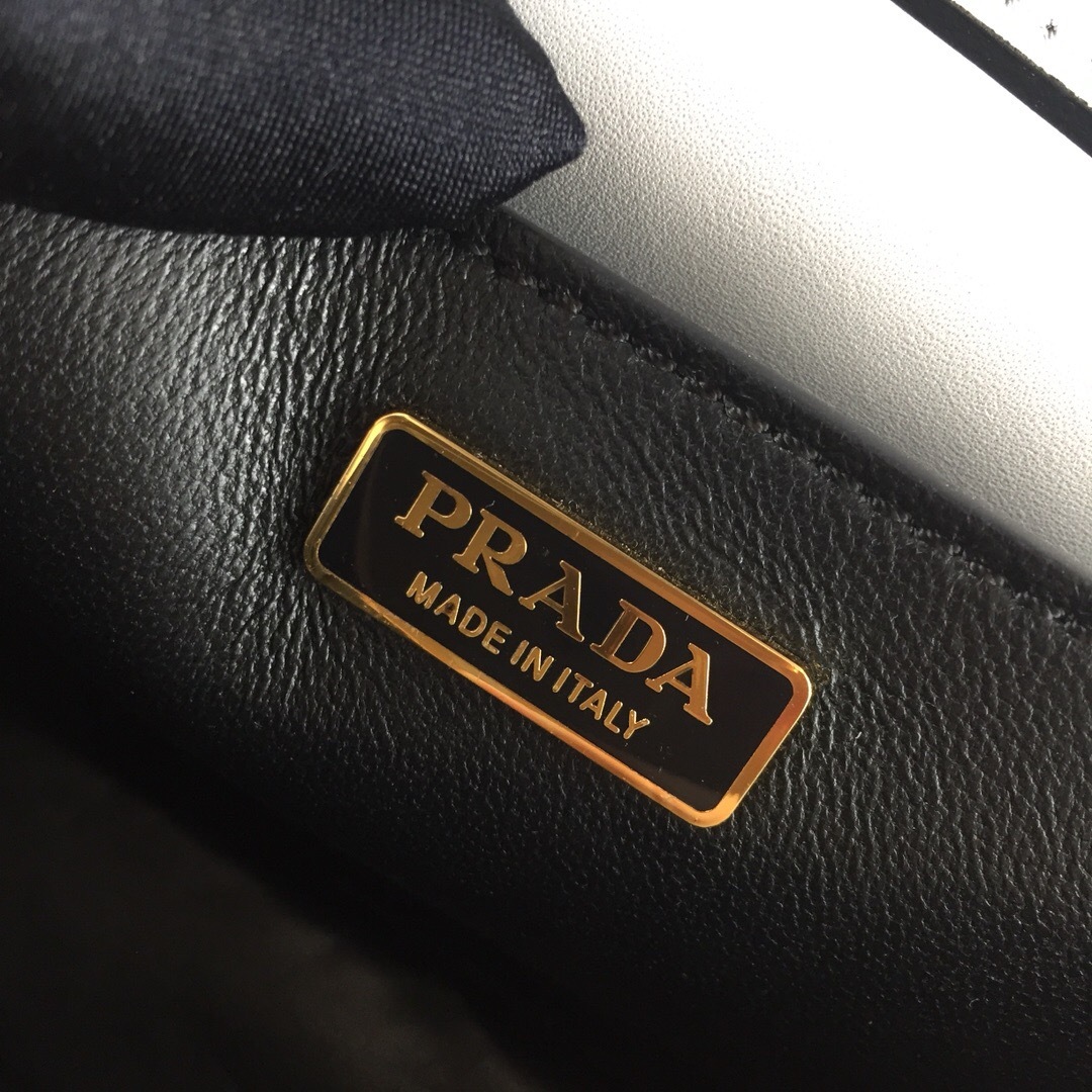 Prada Bags 1BD045 20*14*8.5cm
