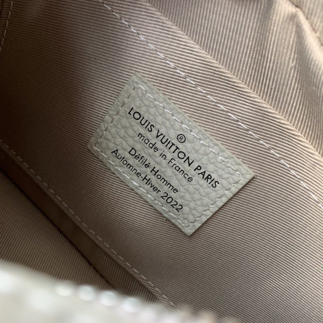 Louis Vuitton Bags M81606 18.5*13*8cm