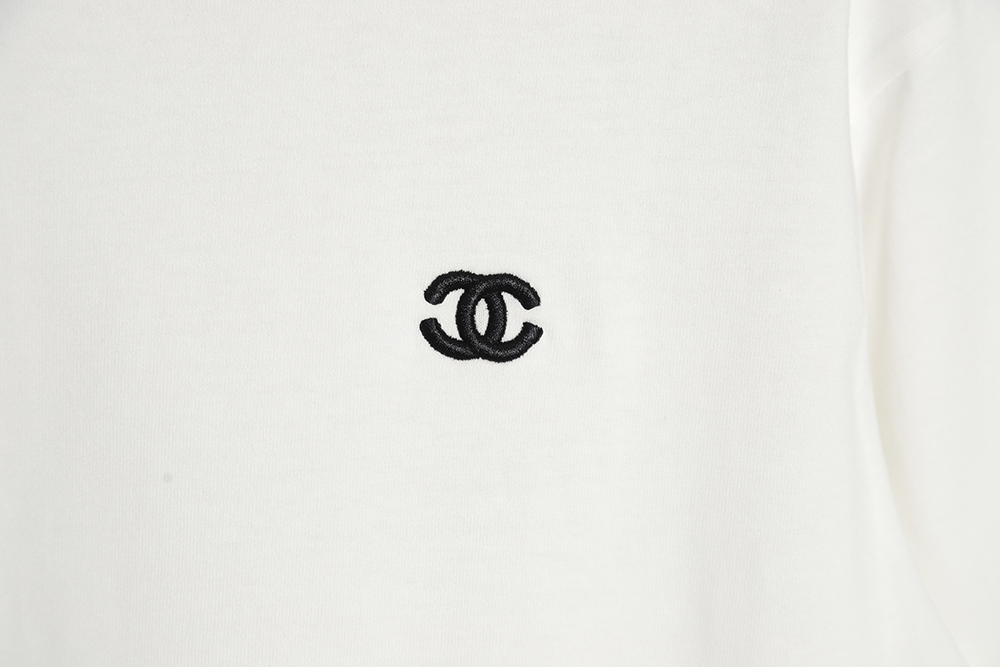 CHANEL 21ss small logo embroidery short-sleeved T-shirt