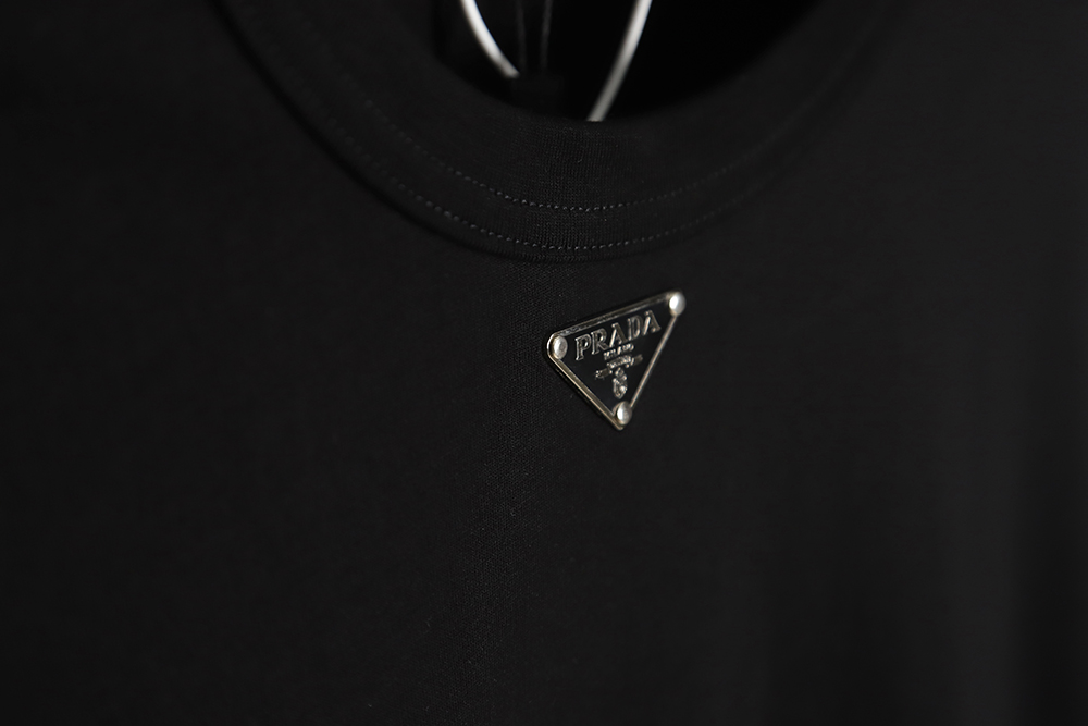Prada 23SS neckline triangle standard short-sleeved T-shirt TSK1