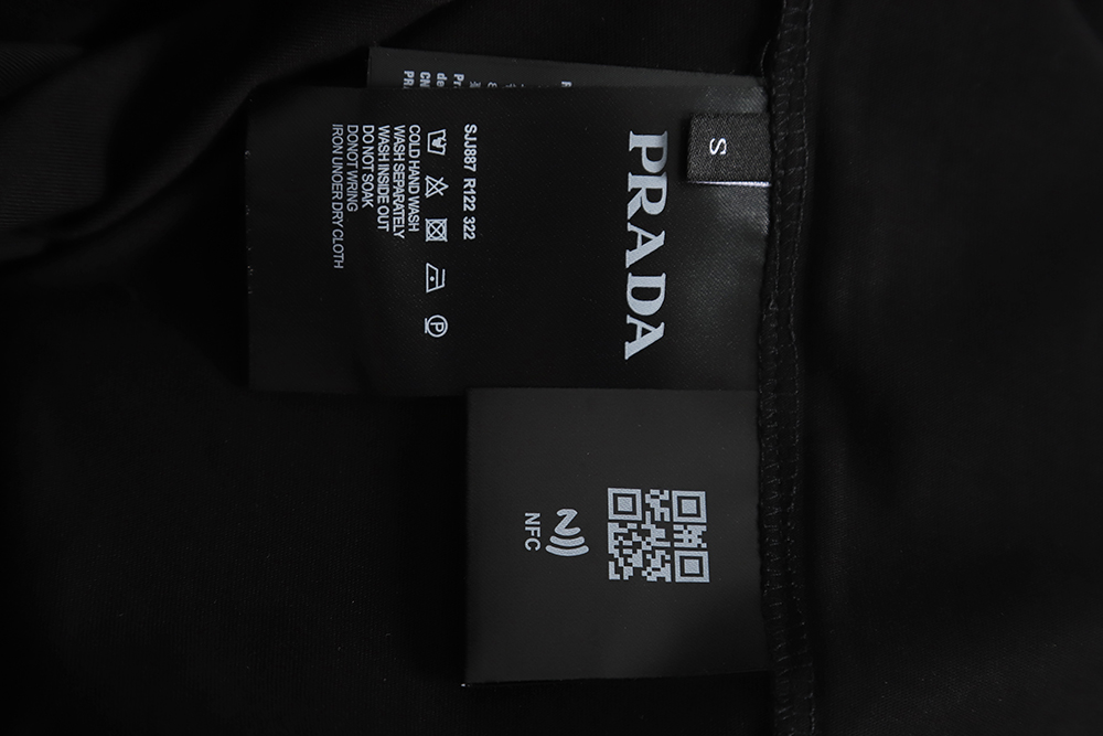 Prada 23SS neckline triangle standard short-sleeved T-shirt TSK1