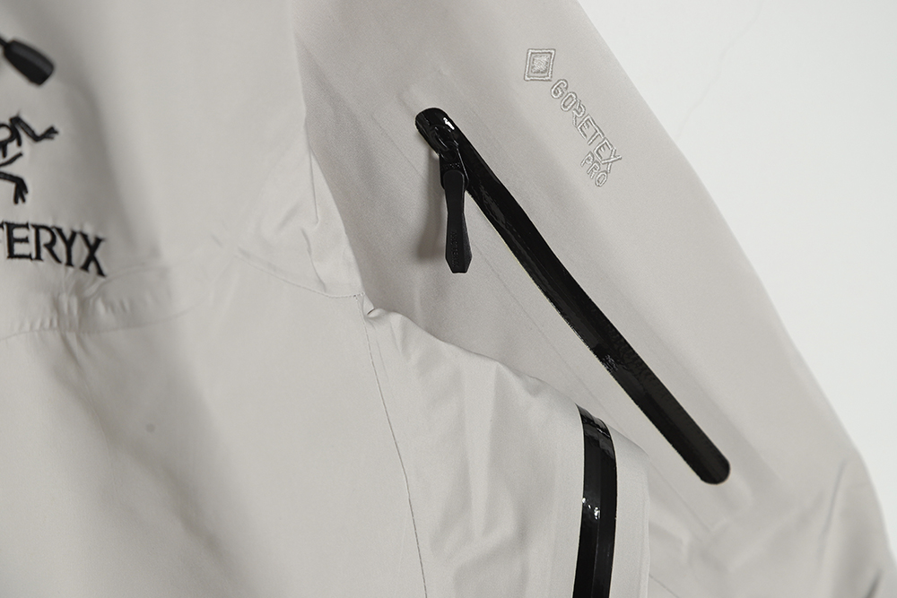 ARC'TERYXAlpha SV Outdoor Hard Shell Jacket (Ivory White)
