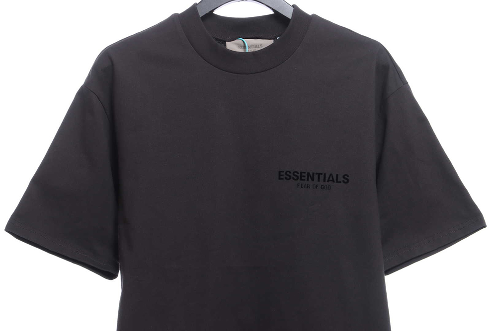 Double stitched flocked logo print short sleeves