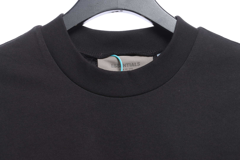 Double stitched flocked logo print short sleeves