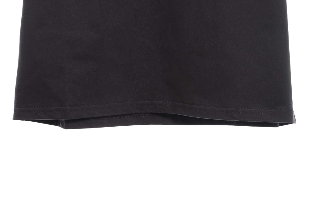 Double stitched flocked logo print short sleeves
