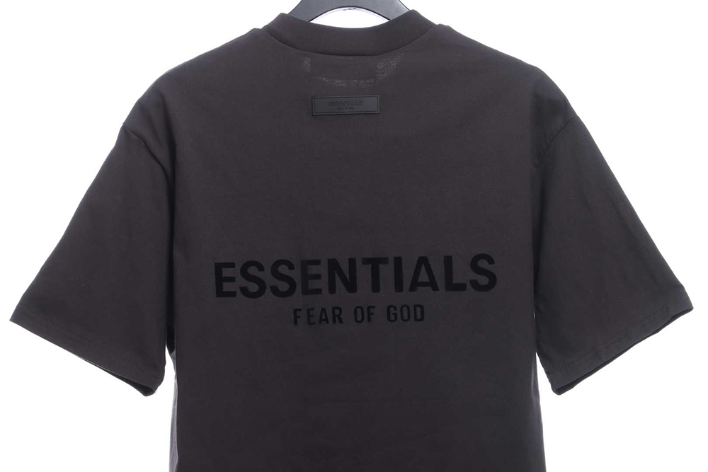 Double stitched flocked logo print short sleeves