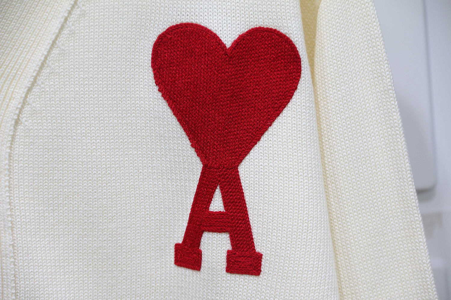 AMI PARIS 21FW Heart Embroidered Sweater Cardigan white